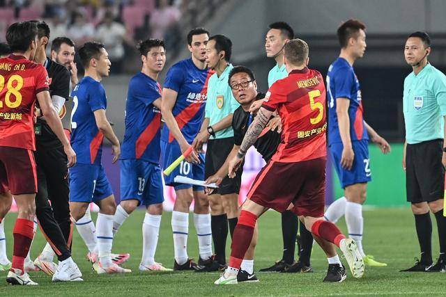 原帅34分山西送四川6连败 新疆大胜青岛5连胜