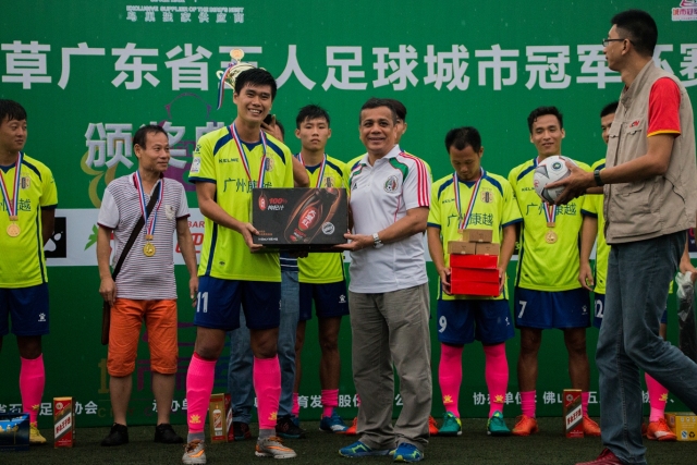 弗拉格成为独行侠队史第3位年度最佳新秀 前两人基德&东契奇