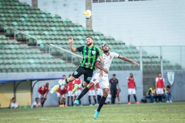 李炎哲22+10新疆加时胜广厦 胡金秋22+12