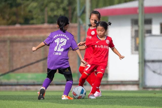 白巧克力：湖人无里夫斯更好 这样肯纳德每场至少投10次三分